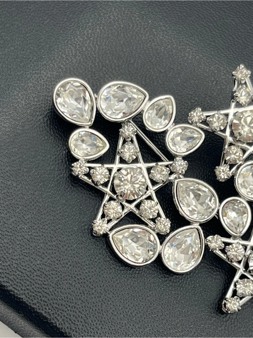 Swarovski Swan Bailee Three Star brooch pin silver tone celestial clear stones